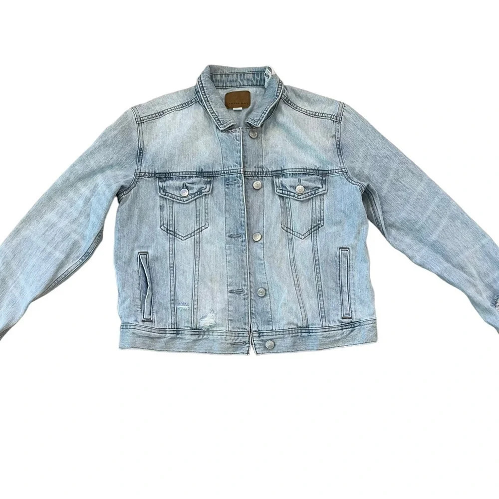 American eagle distressed denim jacket 
good condition. Size Medium